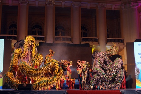 Ngắm đêm dạ hội hoành tráng mừng chiến thắng của vịnh Hạ Long - 16 Ngắm đêm dạ hội hoành tráng mừng chiến thắng của vịnh Hạ Long - 16