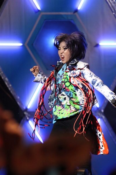 Vũ điệu K- Pop đầy ấn tượng của 2NE1 trên sân khấu Hà Nội - 18