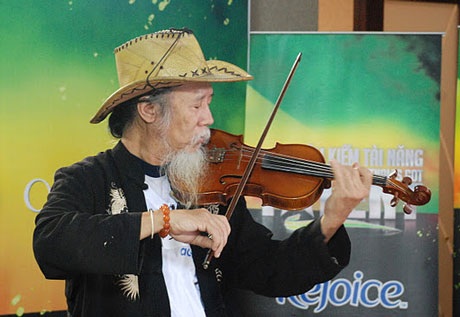 Ông lão 92 tuổi đi thi Vietnam’s Got Talent - 3 Ông lão 92 tuổi đi thi Vietnam’s Got Talent - 3