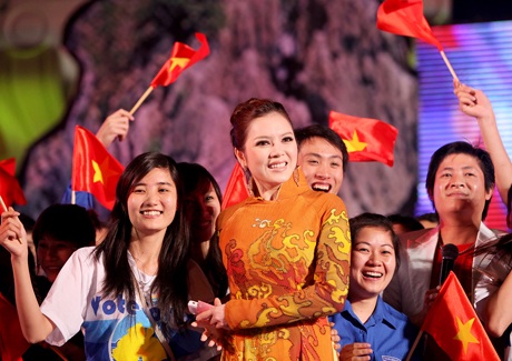 Lý Nhã Kỳ nổi bật trong đêm mừng chiến thắng Vịnh Hạ Long - 5