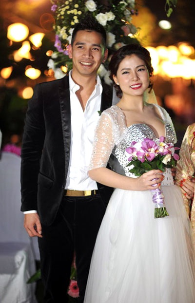 Ca sĩ Ngọc Hiền lộng lẫy trong lễ đính hôn - 2