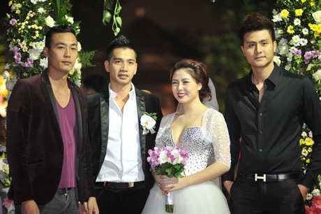 Ca sĩ Ngọc Hiền lộng lẫy trong lễ đính hôn - 9