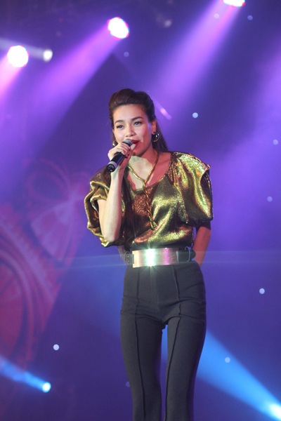 “Khoe” vòng một, Thu Minh khiến khán giả choáng váng! - 11