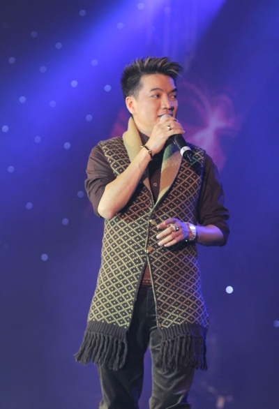 “Khoe” vòng một, Thu Minh khiến khán giả choáng váng! - 7