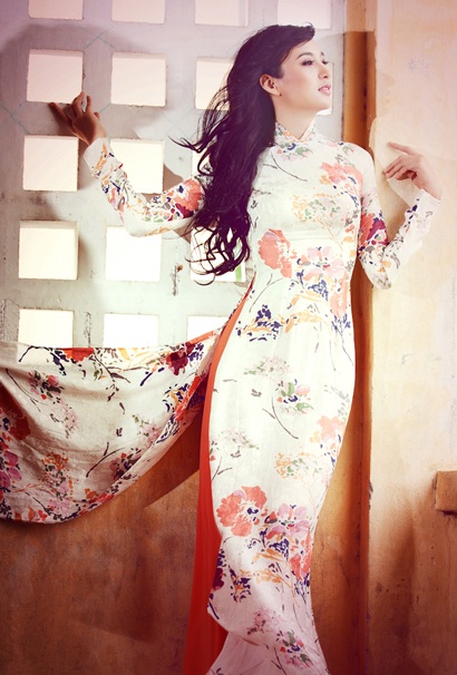 Hoa hậu Ngọc Diễm bồi hồi trở về trường cũ - 10 Hoa hậu Ngọc Diễm bồi hồi trở về trường cũ - 10