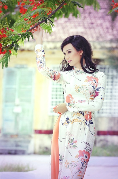 Hoa hậu Ngọc Diễm bồi hồi trở về trường cũ - 3 Hoa hậu Ngọc Diễm bồi hồi trở về trường cũ - 3