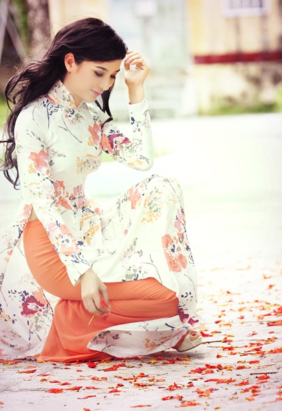 Hoa hậu Ngọc Diễm bồi hồi trở về trường cũ - 4 Hoa hậu Ngọc Diễm bồi hồi trở về trường cũ - 4