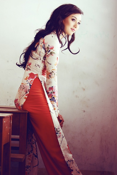 Hoa hậu Ngọc Diễm bồi hồi trở về trường cũ - 9 Hoa hậu Ngọc Diễm bồi hồi trở về trường cũ - 9