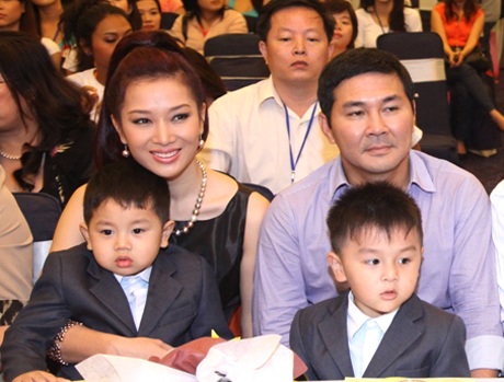 Thu Hương cùng chồng con sang Mỹ dự thi Hoa hậu Quý bà Thế giới - 2 Thu Hương cùng chồng con sang Mỹ dự thi Hoa hậu Quý bà Thế giới - 2