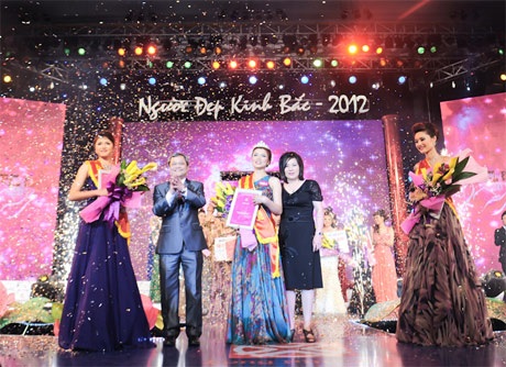 Nguyễn Thị Truyền đăng quang Người đẹp Kinh Bắc