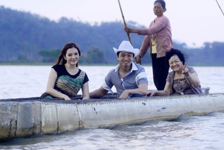 Lý Nhã Kỳ lãng mạn trên hồ Lắk - 8 Lý Nhã Kỳ lãng mạn trên hồ Lắk