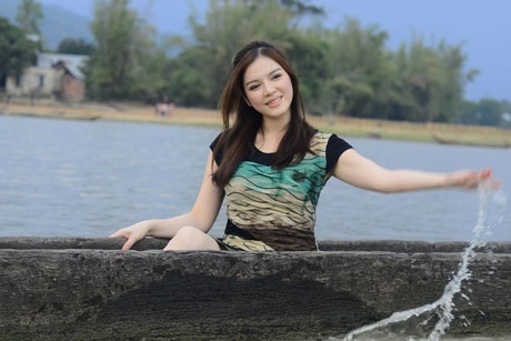 Lý Nhã Kỳ lãng mạn trên hồ Lắk - 4 Lý Nhã Kỳ lãng mạn trên hồ Lắk