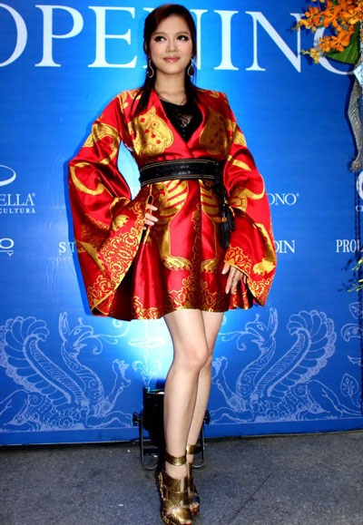 Lý Nhã Kỳ phản ứng trước thông tin “khoe khoang của cải