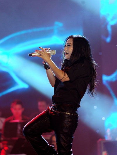 “Nữ ca sĩ sexy” Thu Minh kín đáo bất ngờ tại “Bài hát yêu thích”