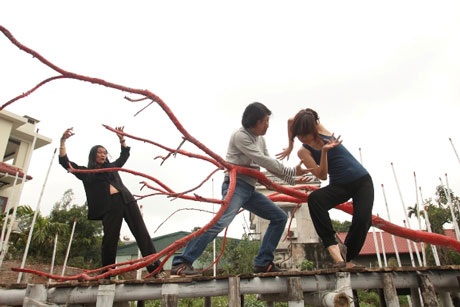 Michiyo Phạm Ngà “điên” với nghệ sĩ Đào Anh Khánh - 3 Michiyo Phạm Ngà “điên” với nghệ sĩ Đào Anh Khánh - 3
