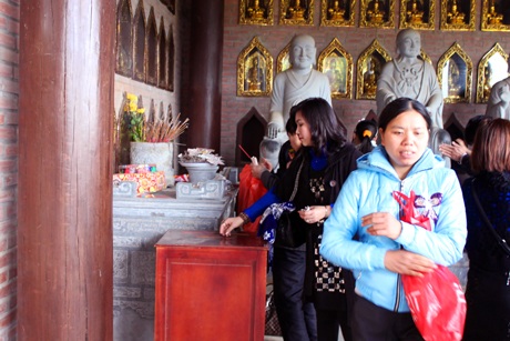 Ca sĩ Hoàng Dung hướng về sự bình yên - 8 Ca sĩ Hoàng Dung hướng về sự bình yên