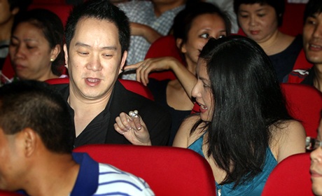 Huy MC bất ngờ đưa vợ mới về nước xem liveshow Mỹ Linh - 2 Huy MC bất ngờ đưa vợ mới về nước xem liveshow Mỹ Linh