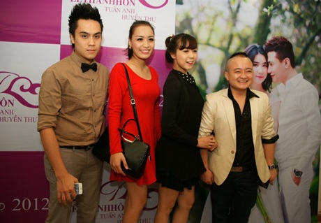 Chồng Vân Hugo một mình đến dự đám cưới người mẫu Huyền Thư