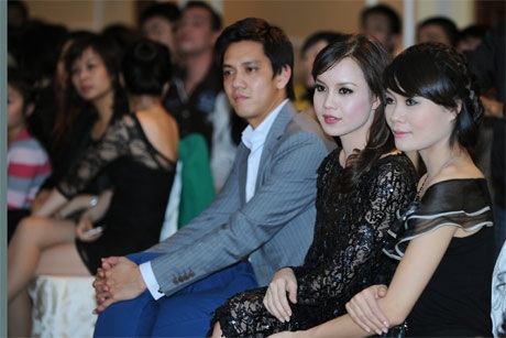 Hoàng Thùy Linh diện váy hàng hiệu gần 100 triệu đồng