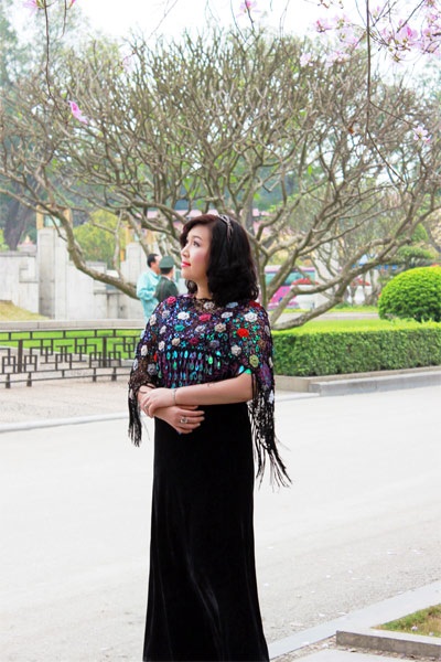 Hoàng Dung hát giữa bạt ngàn hoa ban