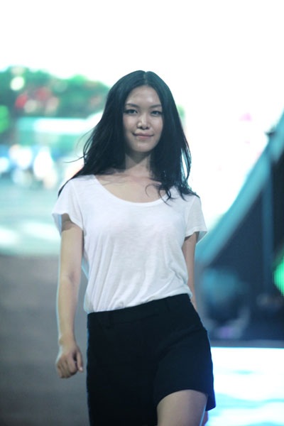 Hoa hậu Thùy Dung mặt mộc vẫn cuốn hút