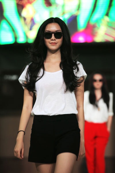 Hoa hậu Thùy Dung mặt mộc vẫn cuốn hút