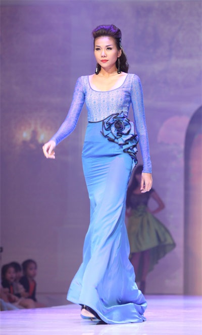 Con gái diva Thanh Lam “lộ” hình xăm ở ngực