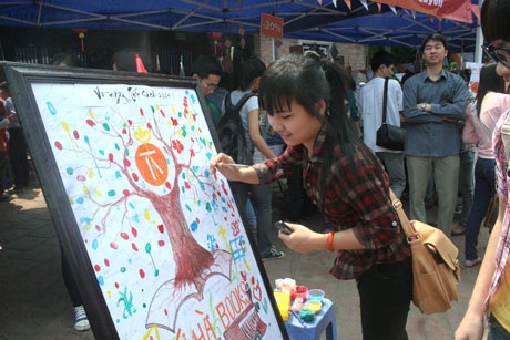 Ngày hội đọc sách 2012: Khi ngôn từ không chỉ nằm trên trang giấy…