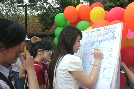 Ngày hội đọc sách 2012: Khi ngôn từ không chỉ nằm trên trang giấy…