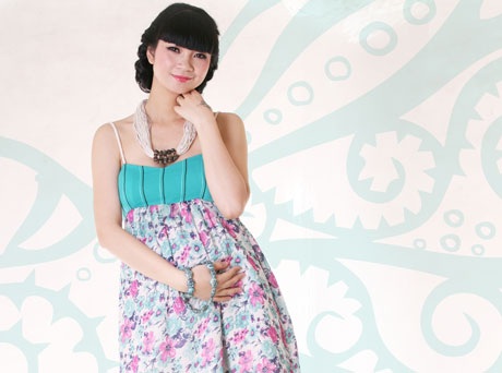 “Chân dài” Hạ Vy khoe bụng bầu hơn 7 tháng