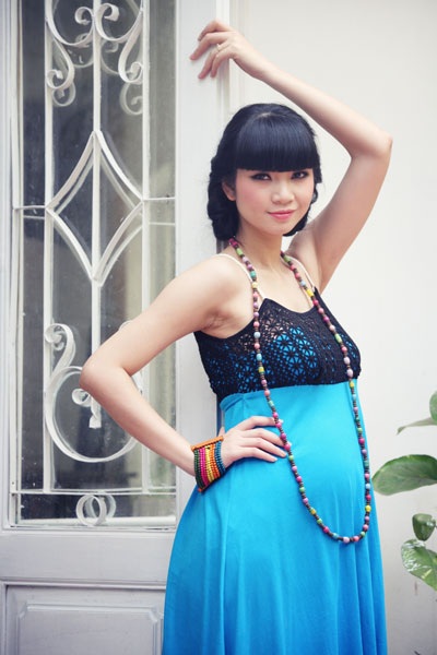 “Chân dài” Hạ Vy khoe bụng bầu hơn 7 tháng