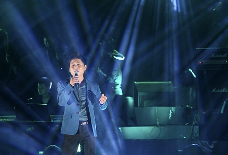 Tấn Minh được cổ vũ nhiệt liệt trong đêm nhạc Trần Tiến