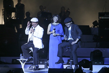 Hà Trần “quậy” trong đêm nhạc Trần Tiến