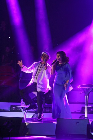 Hà Trần “quậy” trong đêm nhạc Trần Tiến