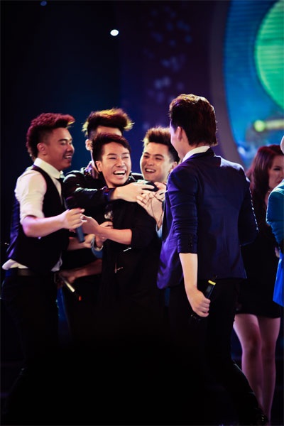 Thanh Tâm lội ngược dòng giành giải nhất Sao Mai điểm hẹn 2012 - 7 Đông Hùng