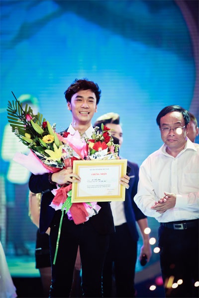 Thanh Tâm lội ngược dòng giành giải nhất Sao Mai điểm hẹn 2012 - 11 Lê Việt Anh được giải Khán giả bình chọn