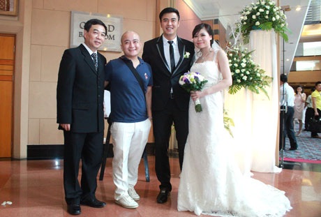 Lộ diện cô dâu bé nhỏ của MC Tuấn Tú trong ngày cưới - 9 NTC Cao Minh Tiến, người thực hiện album ảnh cưới của cặp đôi cũng có mặt