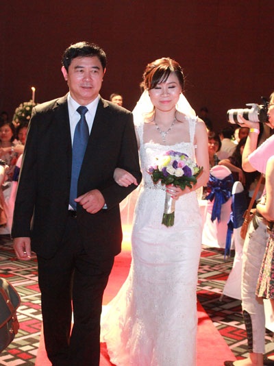 Lộ diện cô dâu bé nhỏ của MC Tuấn Tú trong ngày cưới - 19 Thanh Huyền không giấu được niềm hạnh phúc