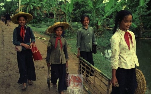 Các em học sinh thời chiến đều được hướng dẫn cách sơ cứu các vết thương