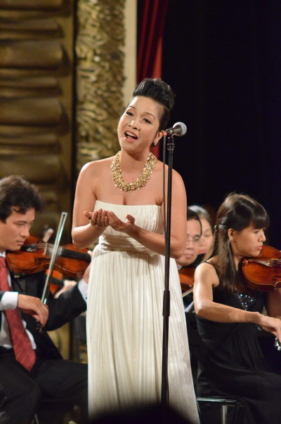 Mỹ Linh gây ấn tượng với Quê hương anh bộ đội