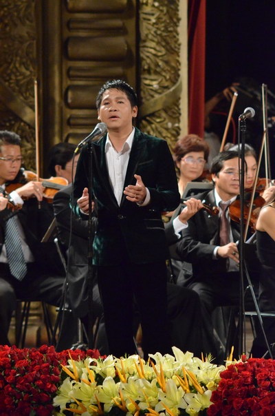 Trọng Tấn trình diễn hai ca khúc