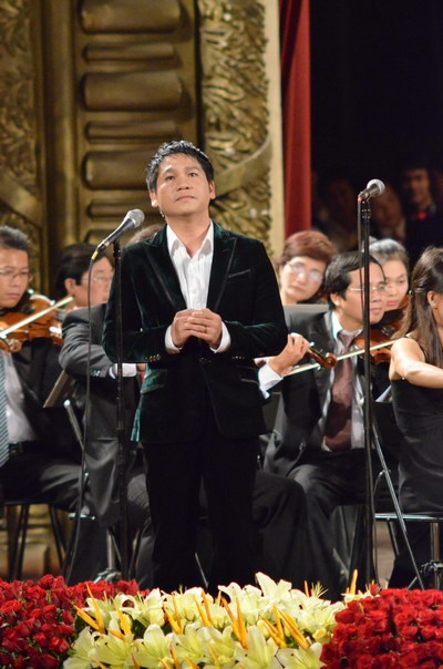 Trọng Tấn trình diễn hai ca khúc