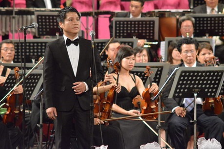 Trọng Tấn trình diễn hai ca khúc