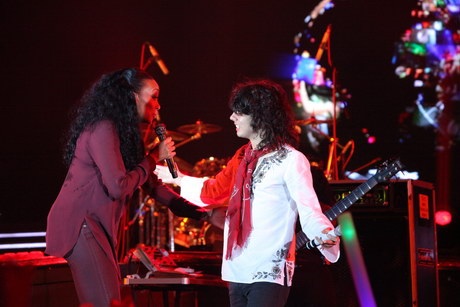 Phương Vy - Monica thể hiện sự mến thương trên sân khấu