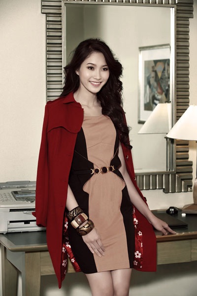 Hoa hậu Thu Thảo toát lên vẻ đẹp vừa sang trọng vừa rạng ngời giữa chiều nắng Sài Gòn