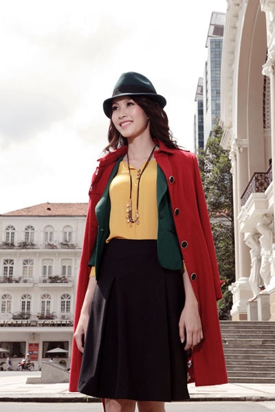 Hoa hậu Thu Thảo toát lên vẻ đẹp vừa sang trọng vừa rạng ngời giữa chiều nắng Sài Gòn