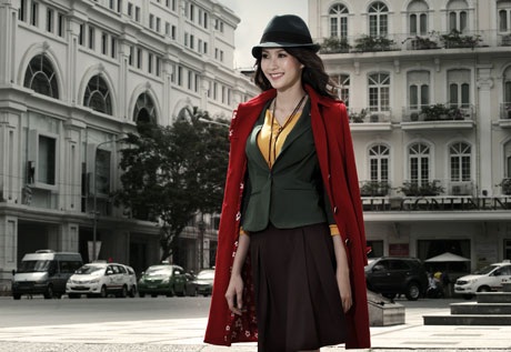 Hoa hậu Thu Thảo toát lên vẻ đẹp vừa sang trọng vừa rạng ngời giữa chiều nắng Sài Gòn