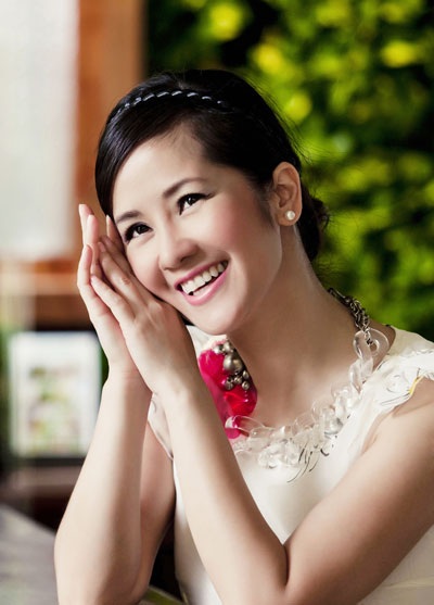 Diva Hồng Nhung sống khiêm tốn hơn sau khi làm mẹ - 2 Hồng Nhung thấy mình tự tin, mạnh mẽ, sống hiểu đời và khiêm tốn hơn sau khi sinh bé Tôm và bé Tép