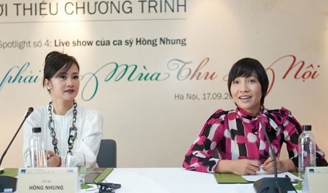Diva Hồng Nhung sống khiêm tốn hơn sau khi làm mẹ - 5 Khách mời duy nhất trong liveshow Hồng Nhung là cô em Mỹ Linh