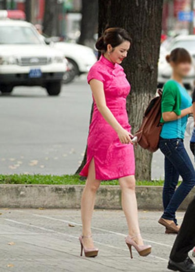 Lý Nhã Kỳ bức xúc khi bị chỉ trích mặc xường xám - 1 Trang phục xường xám Lý Nhã Kỳ mặc được đăng tải trên một số trang mạng đúng dịp Quốc khánh 2/9